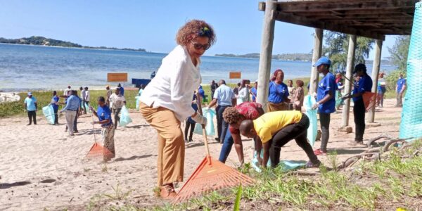 Jornada de limpeza na Praia do Bilene alusivas ao Dia Mundial da Pesca
